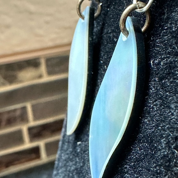 Turquoise and purple Swarovski stud earrings with shell dangle - Picture 4 of 5